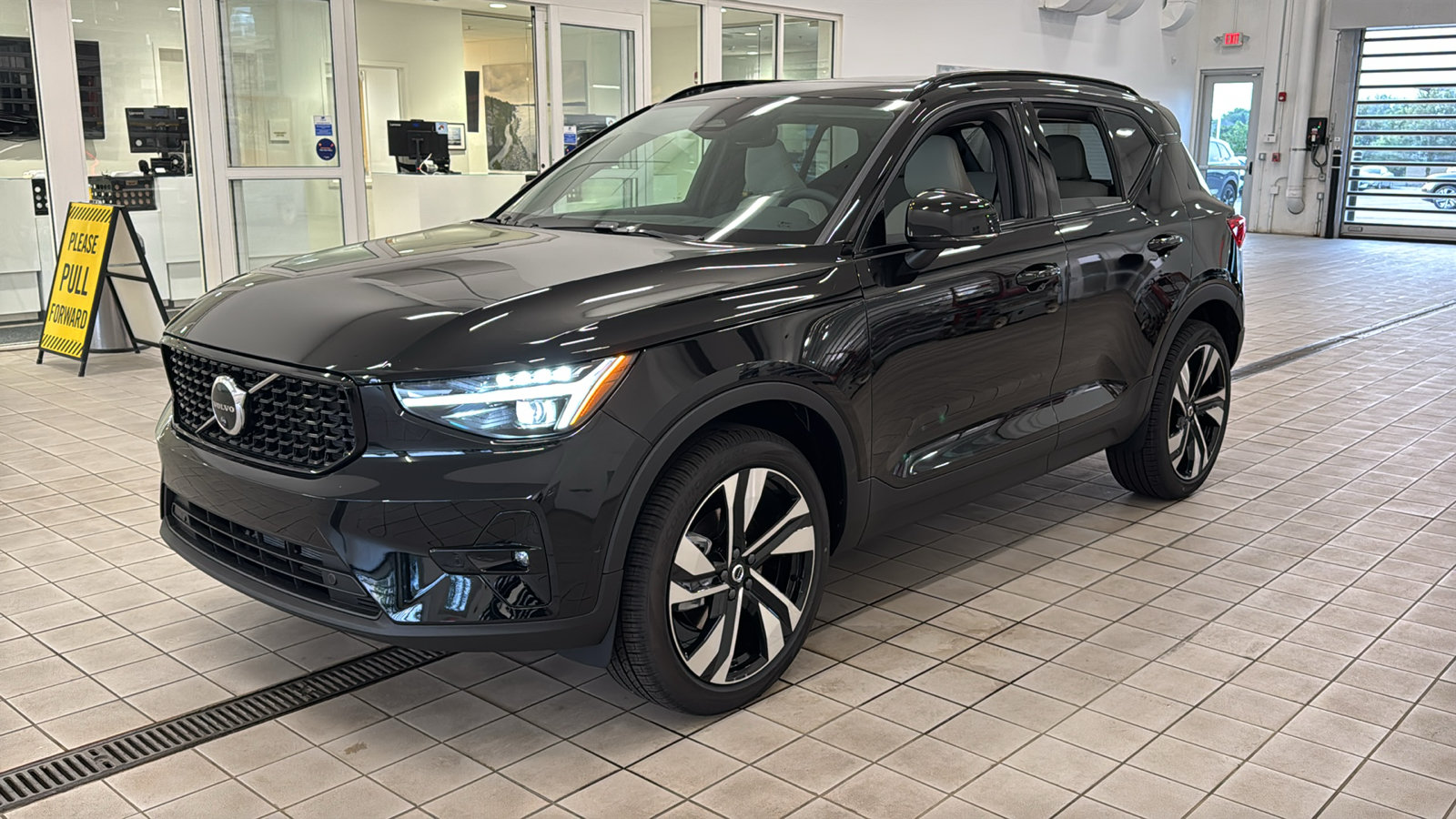 New 2026 Volvo XC40 B5 Ultra w/ Protection Package Premier AWD/4WD image 9