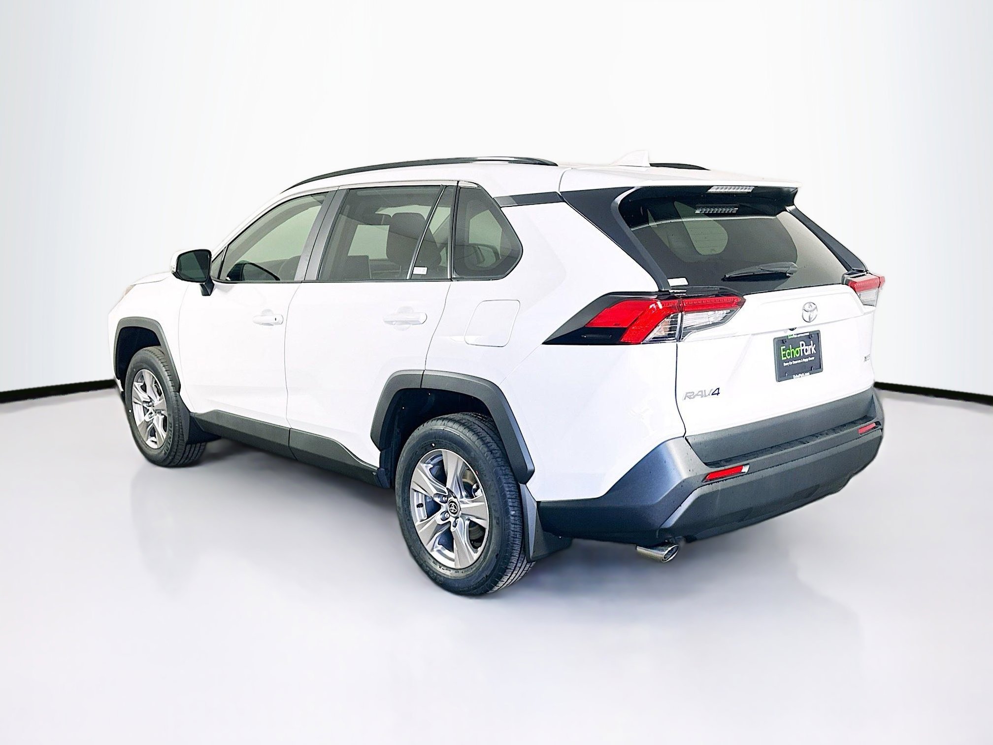 Used 2025 Toyota RAV4 XLE w/ Convenience Package image 5