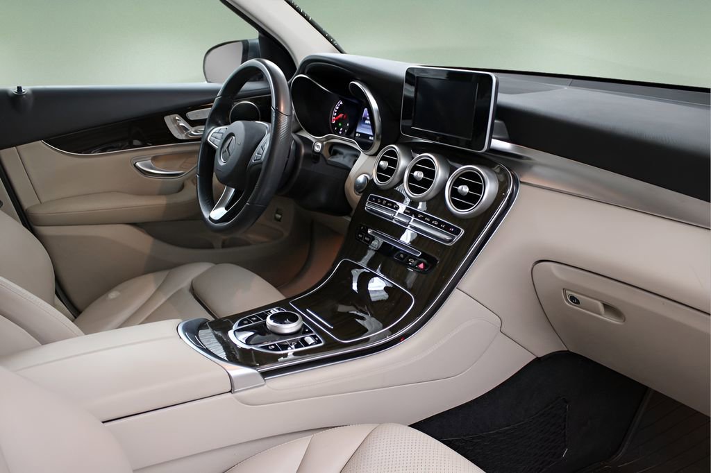 Used 2019 Mercedes-Benz GLC 300 image 19