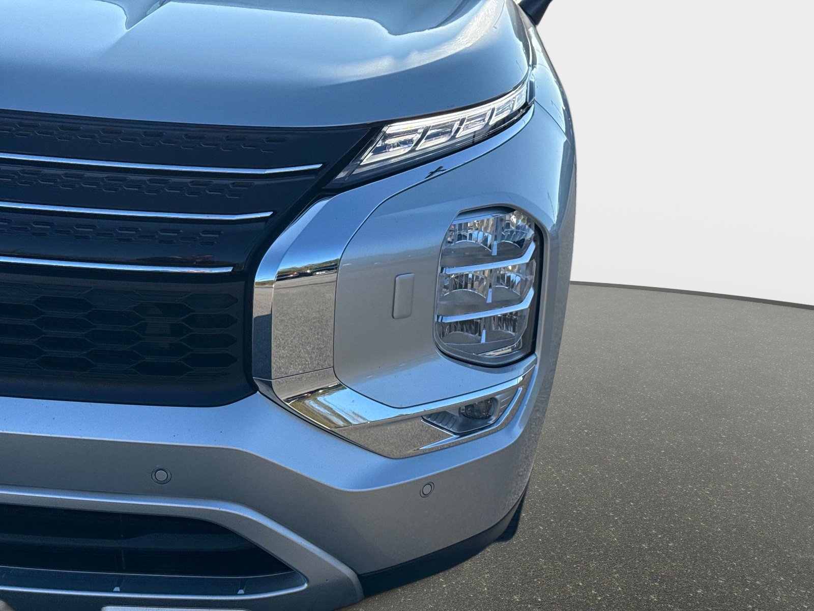 Used 2024 Mitsubishi Outlander SE image 11