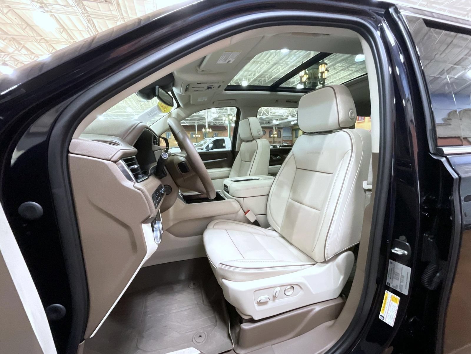 Used 2023 GMC Yukon XL Denali AWD/4WD image 10