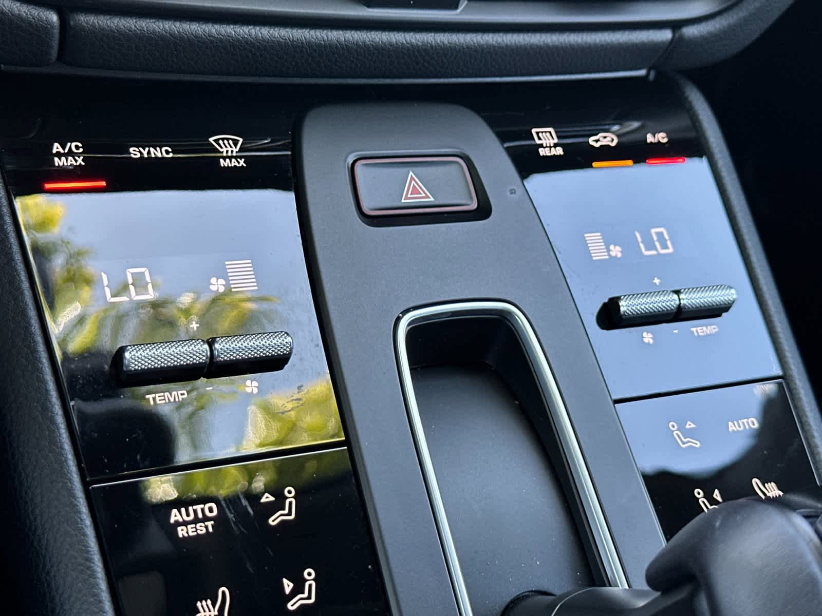 Certified 2025 Porsche Macan AWD/4WD image 23