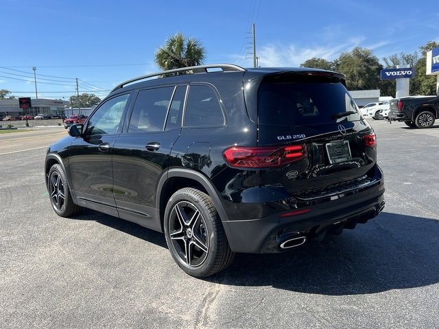 Used 2024 Mercedes-Benz GLB 250 image 3