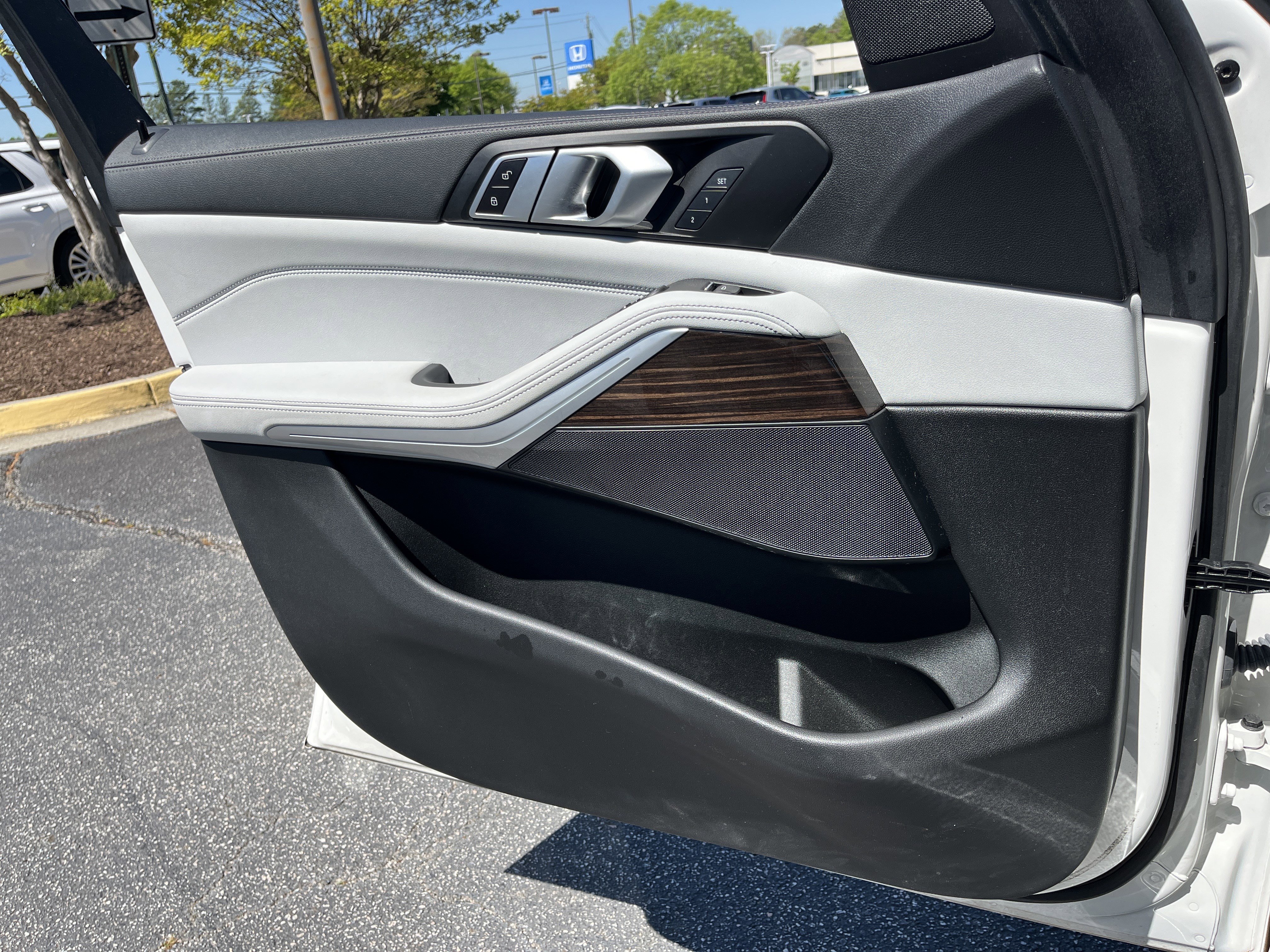 Used 2023 BMW X5 xDrive40i w/ Premium Package AWD/4WD image 14