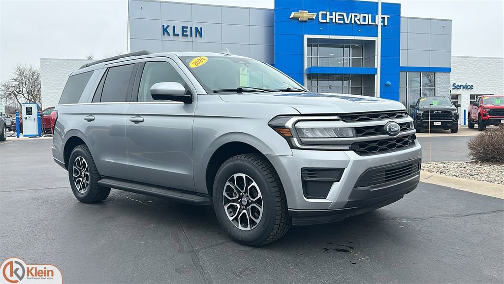 Used 2024 Ford Expedition XLT image 1