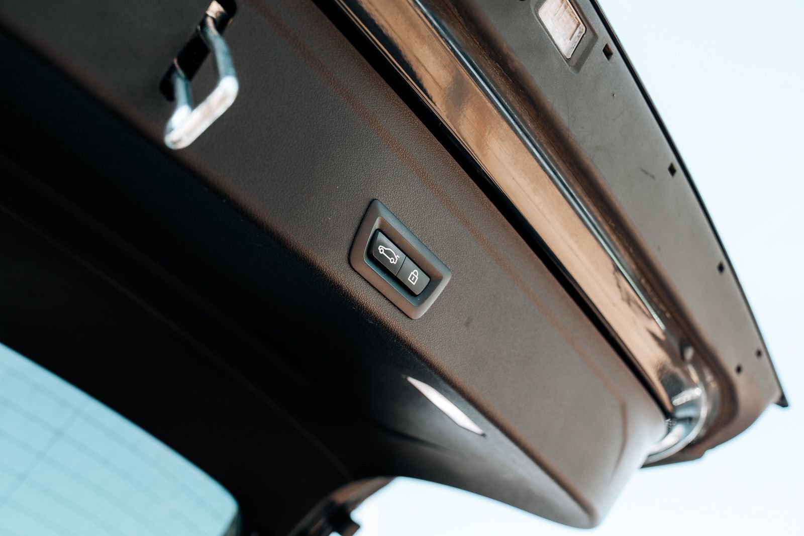 Used 2022 BMW X6 xDrive40i w/ M Sport Package image 48