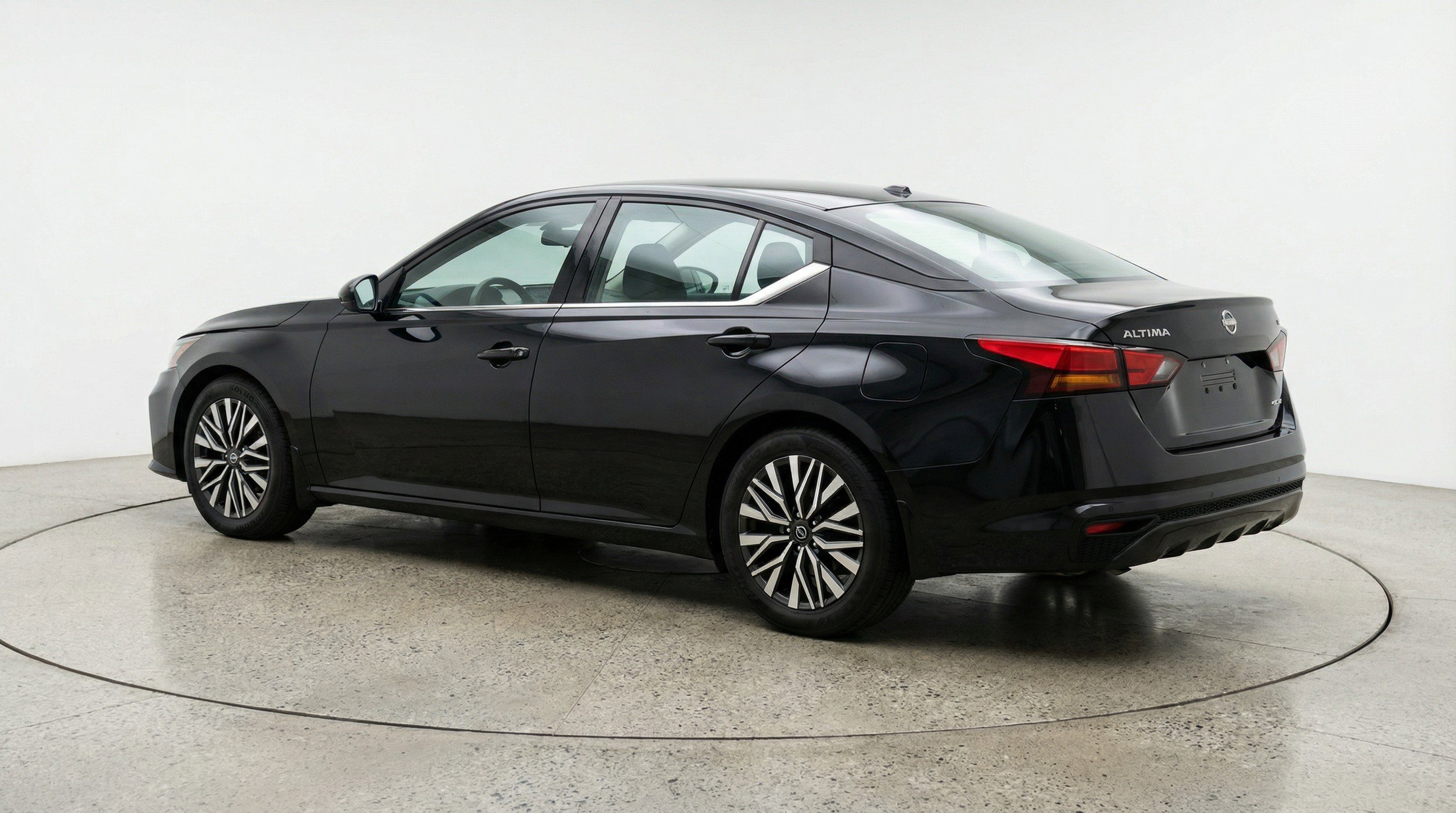 Used 2025 Nissan Altima 2.5 SV image 6