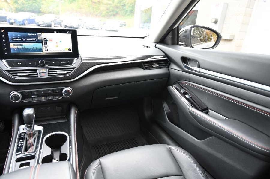 Used 2023 Nissan Altima 2.5 SR w/ SR Premium Package image 18