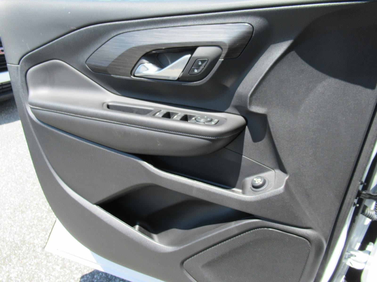 Used 2023 GMC Terrain SLE w/ Driver Convenience Package FWD image 18