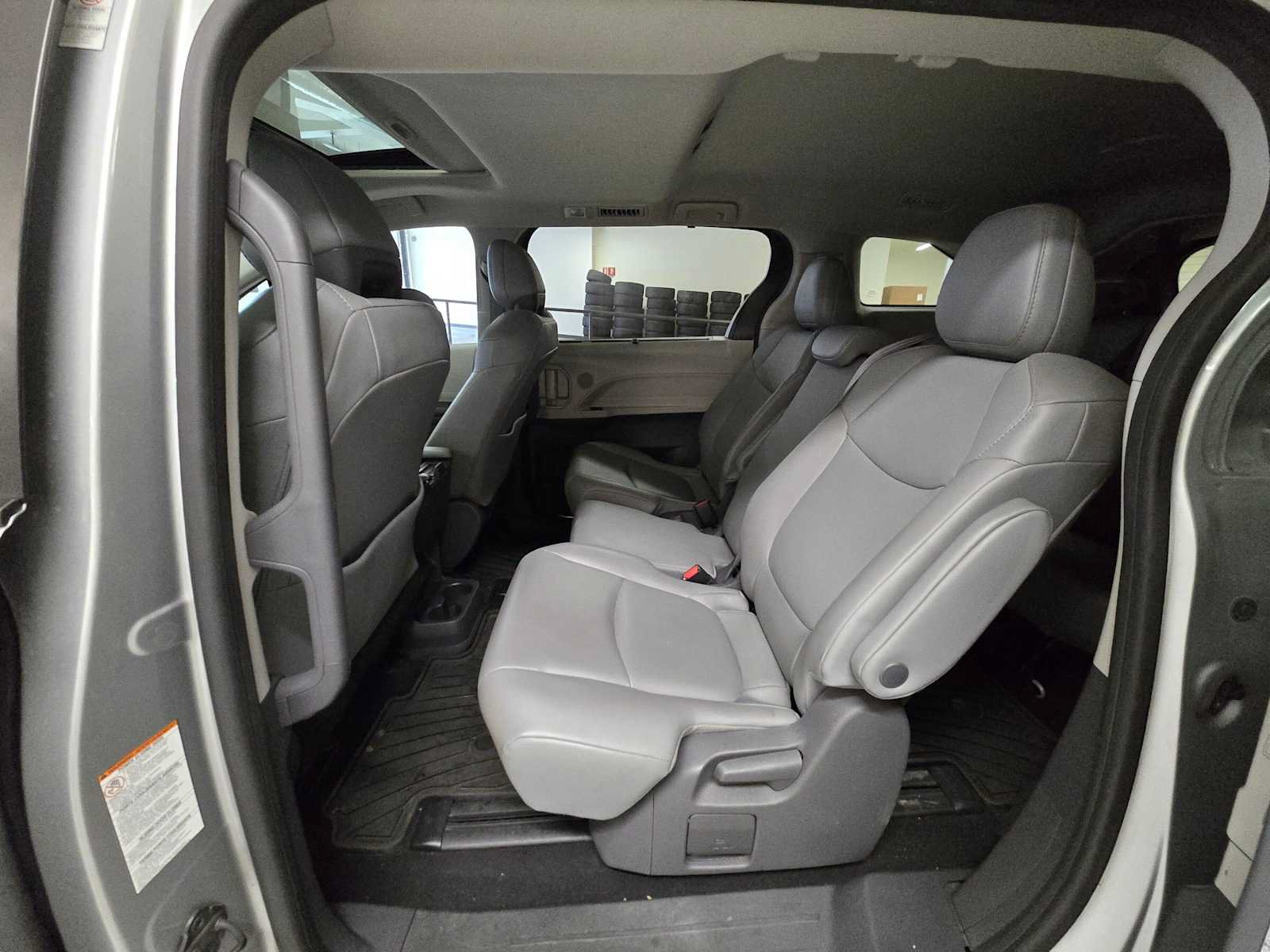 Used 2021 Toyota Sienna XLE w/ XLE Plus Package FWD image 15