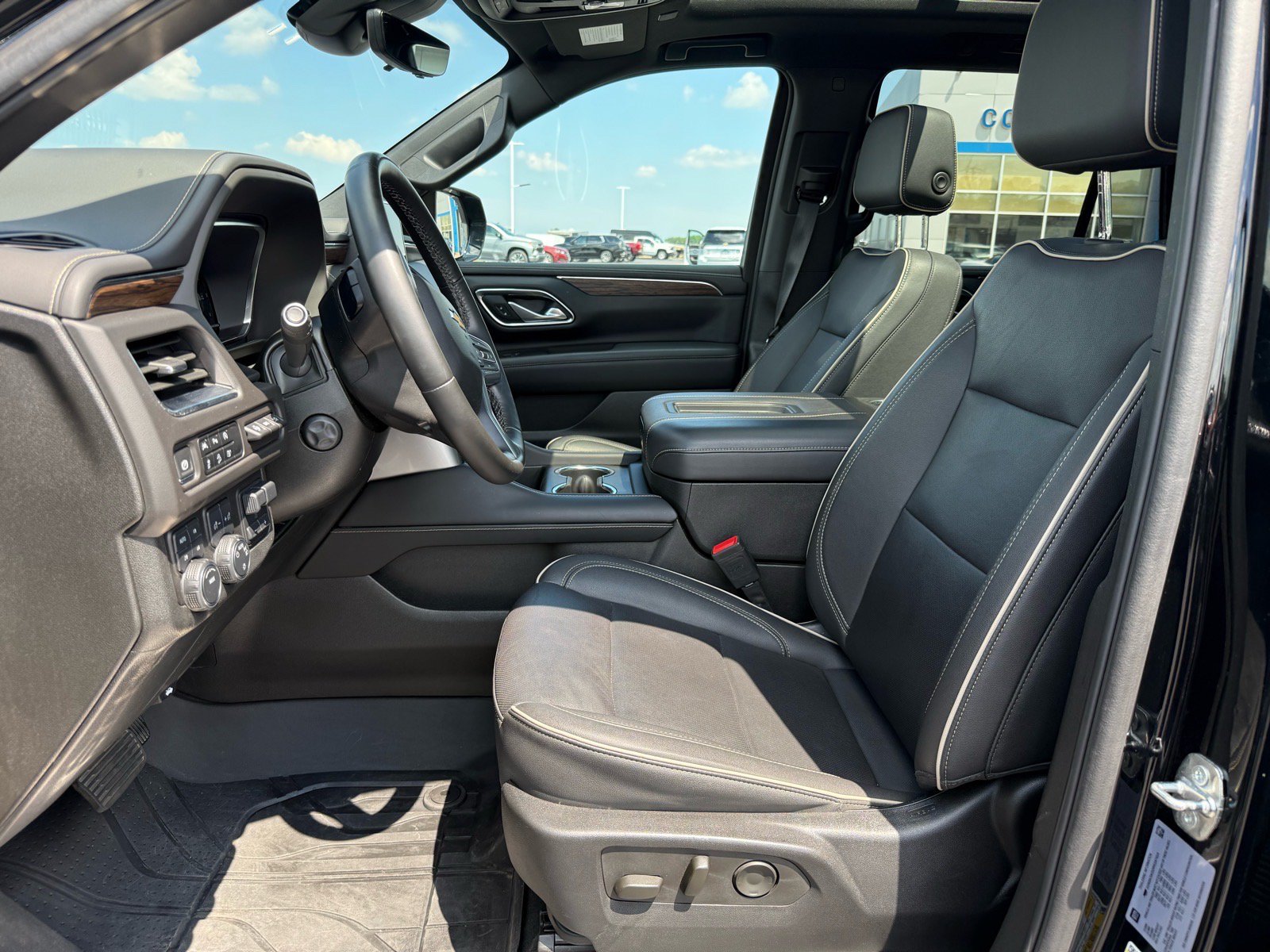 Used 2024 Chevrolet Tahoe Premier w/ Premium Package AWD/4WD image 9