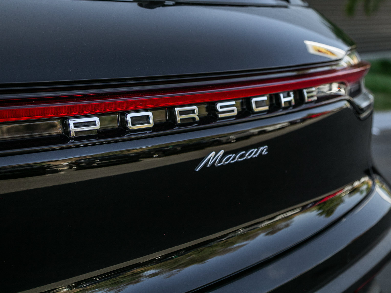 Certified 2023 Porsche Macan AWD/4WD image 24