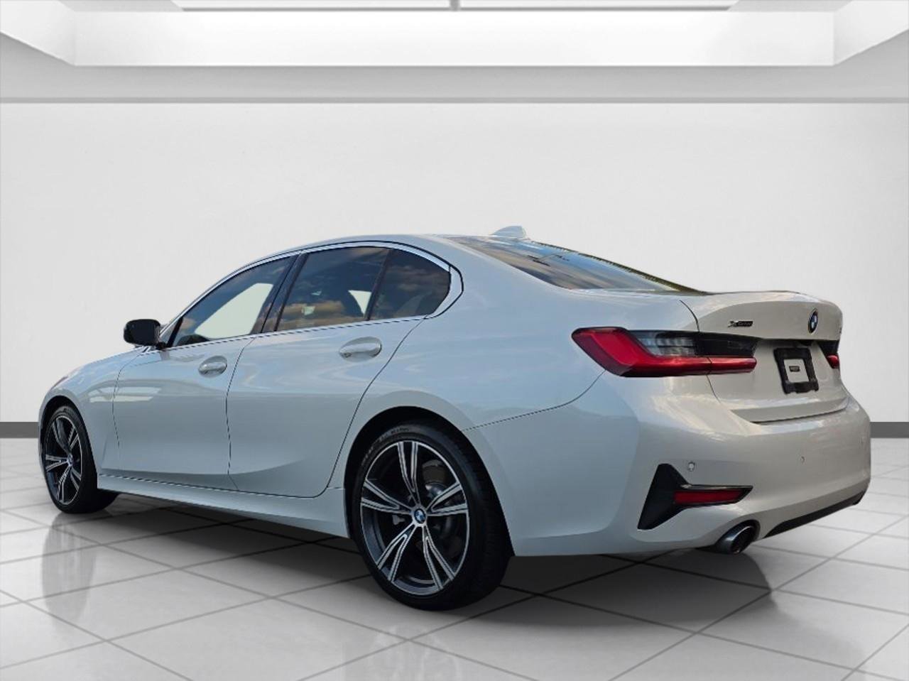 Used 2019 BMW 330i xDrive Sedan w/ Driving Assistance Package image 5