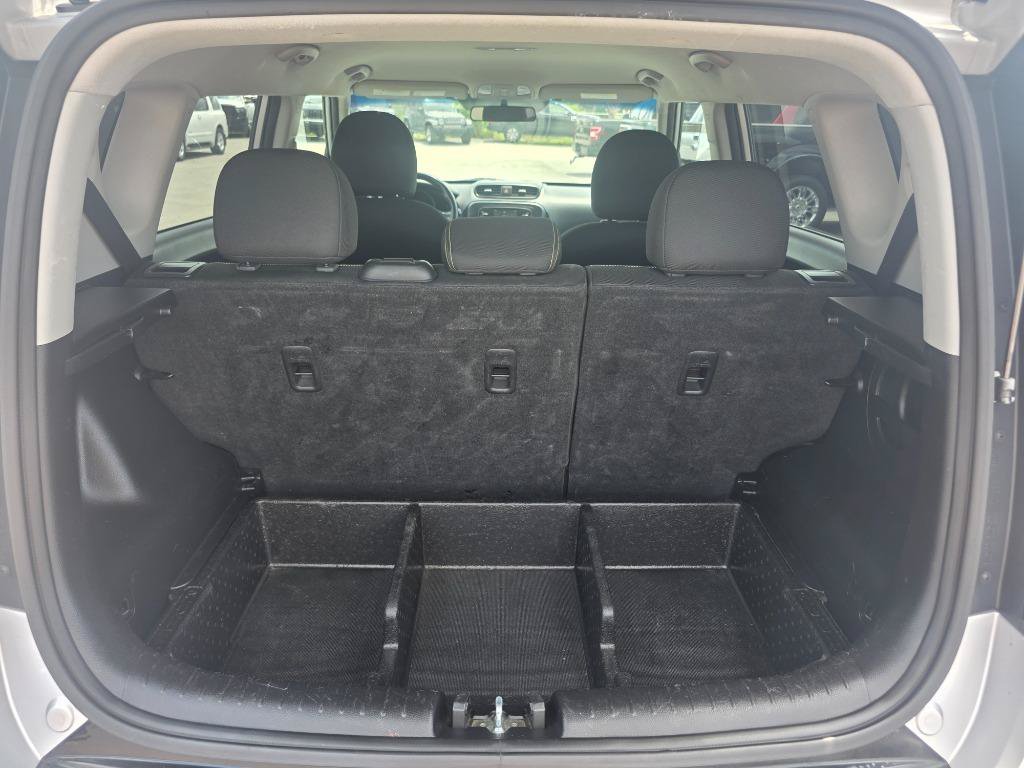 Used 2016 Kia Soul + FWD image 13