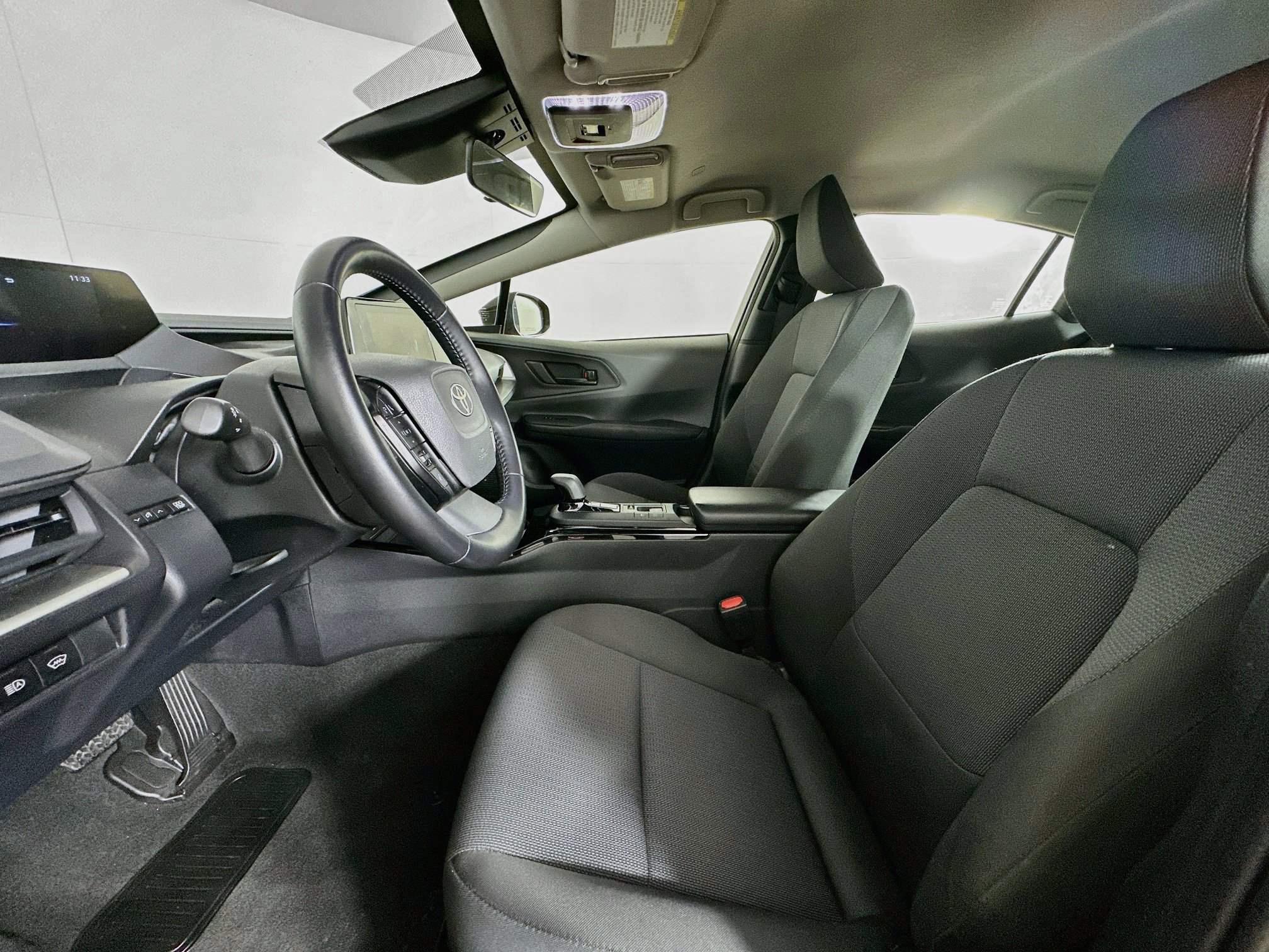 Used 2025 Toyota Prius LE FWD image 13