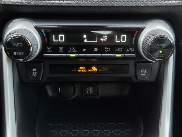 Certified 2025 Toyota RAV4 XLE w/ Convenience Package FWD image 17