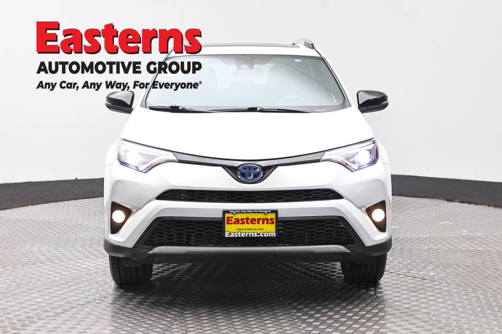 Used 2018 Toyota RAV4 SE AWD/4WD image 2