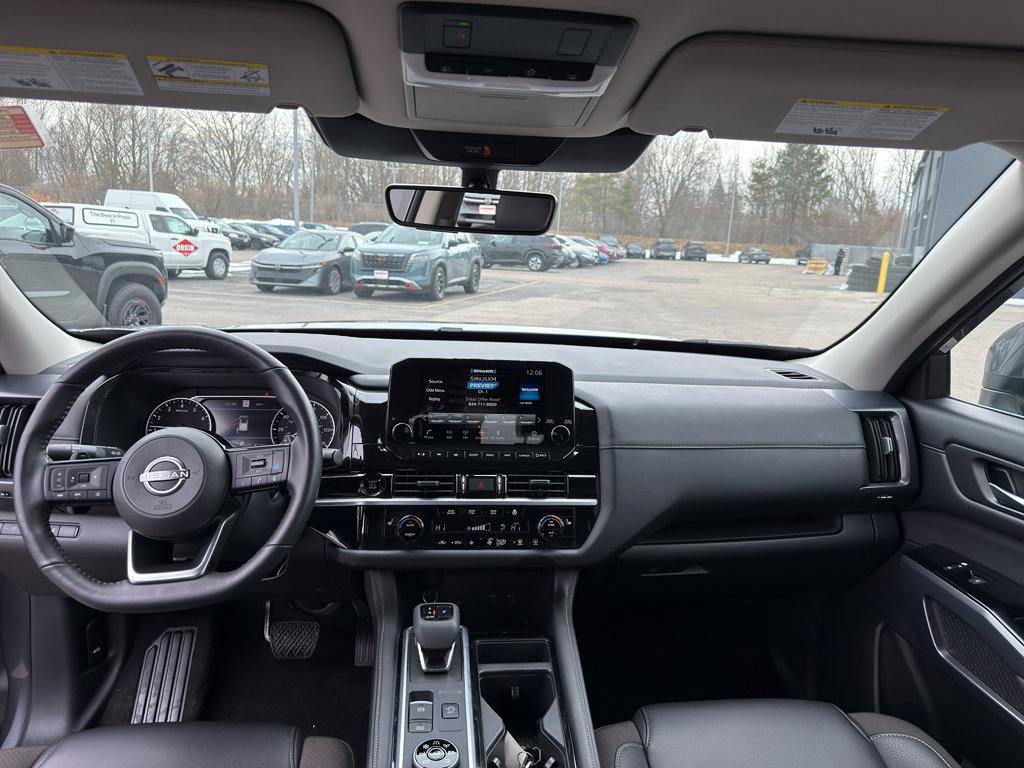 Certified 2025 Nissan Pathfinder SL image 28