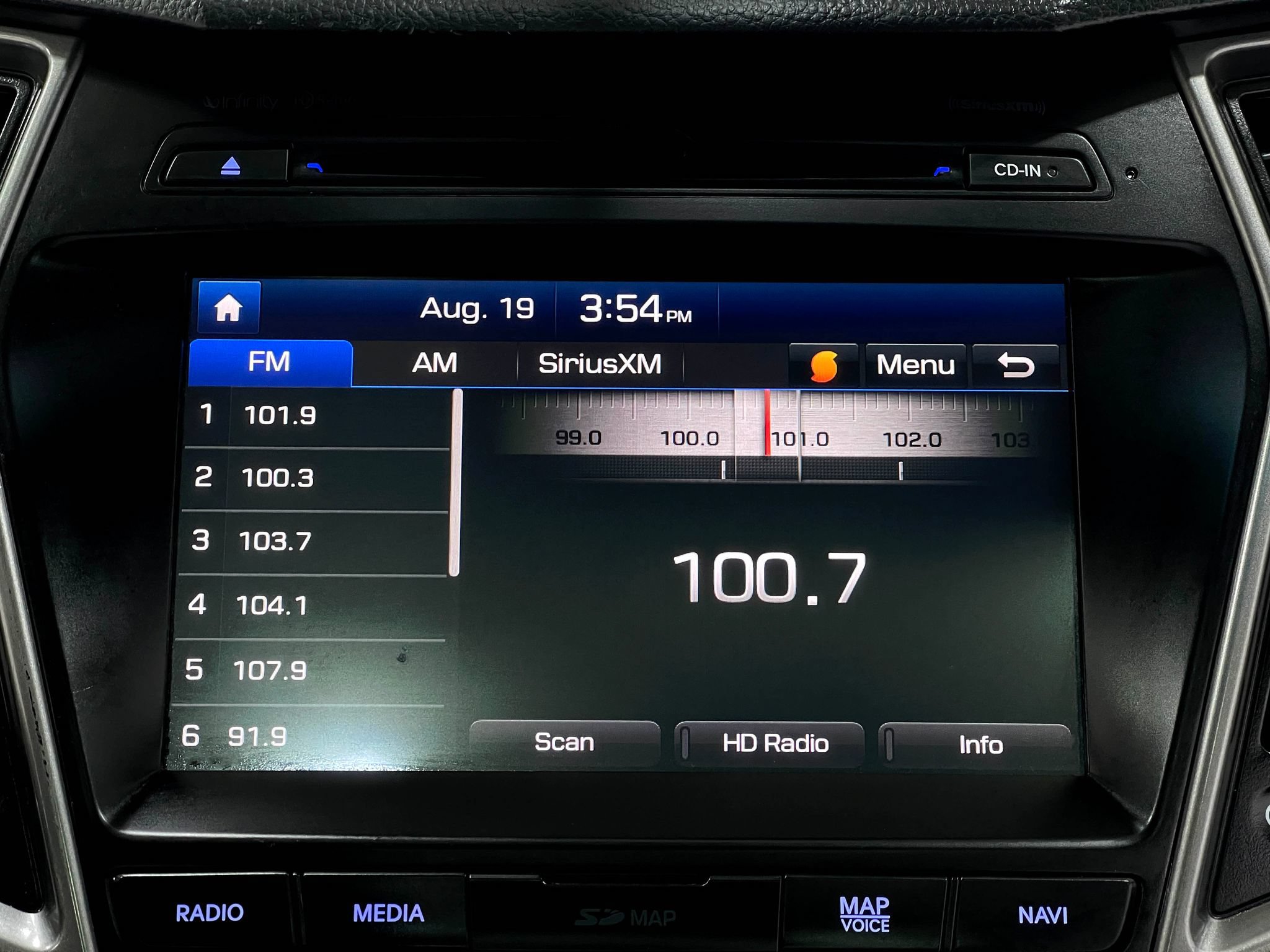Used 2017 Hyundai Santa Fe Sport FWD image 24