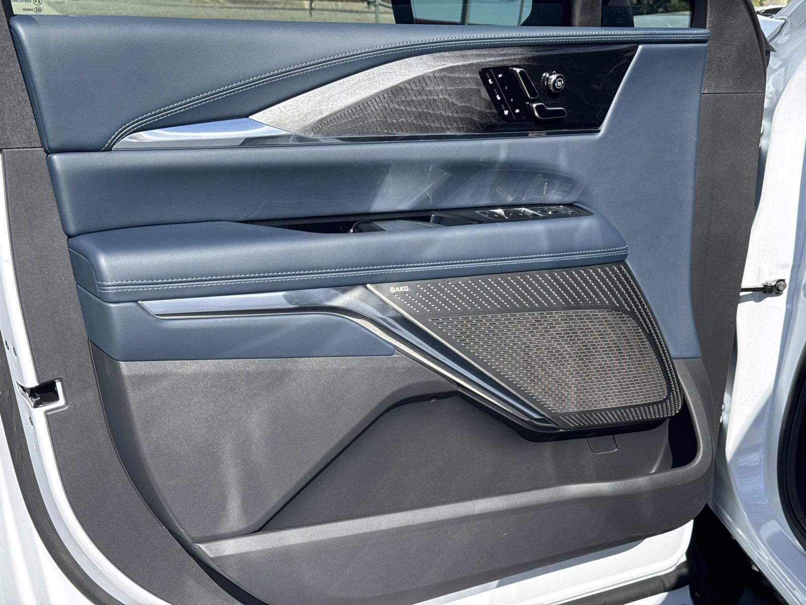 New 2026 Cadillac Escalade IQL Luxury w/ LPO, Floor Liner Package AWD/4WD image 20