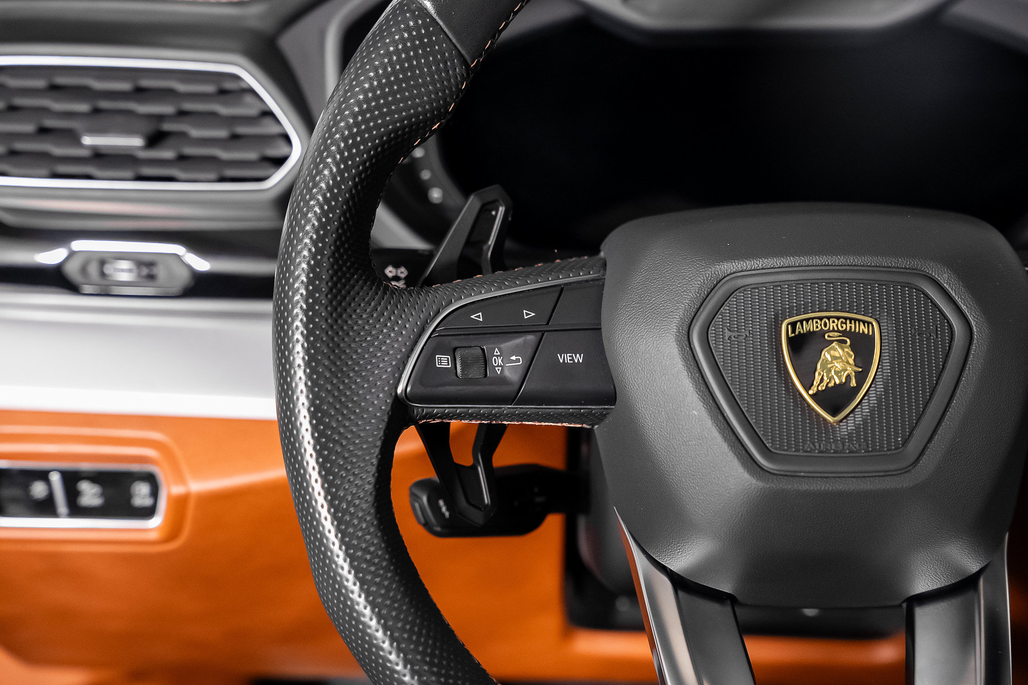 Used 2019 Lamborghini Urus AWD/4WD image 43