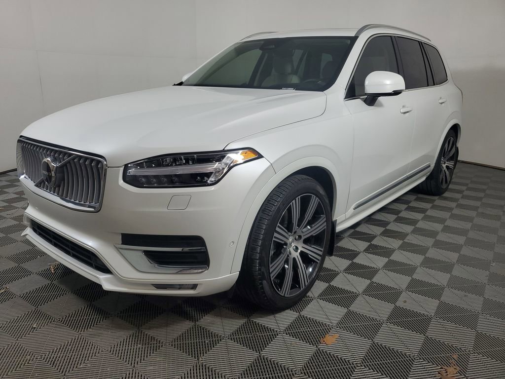 Used 2024 Volvo XC90 B6 Ultimate w/ Protection Package image 4