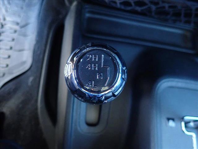Used 2015 Jeep Wrangler Sahara w/ Connectivity Group AWD/4WD image 19