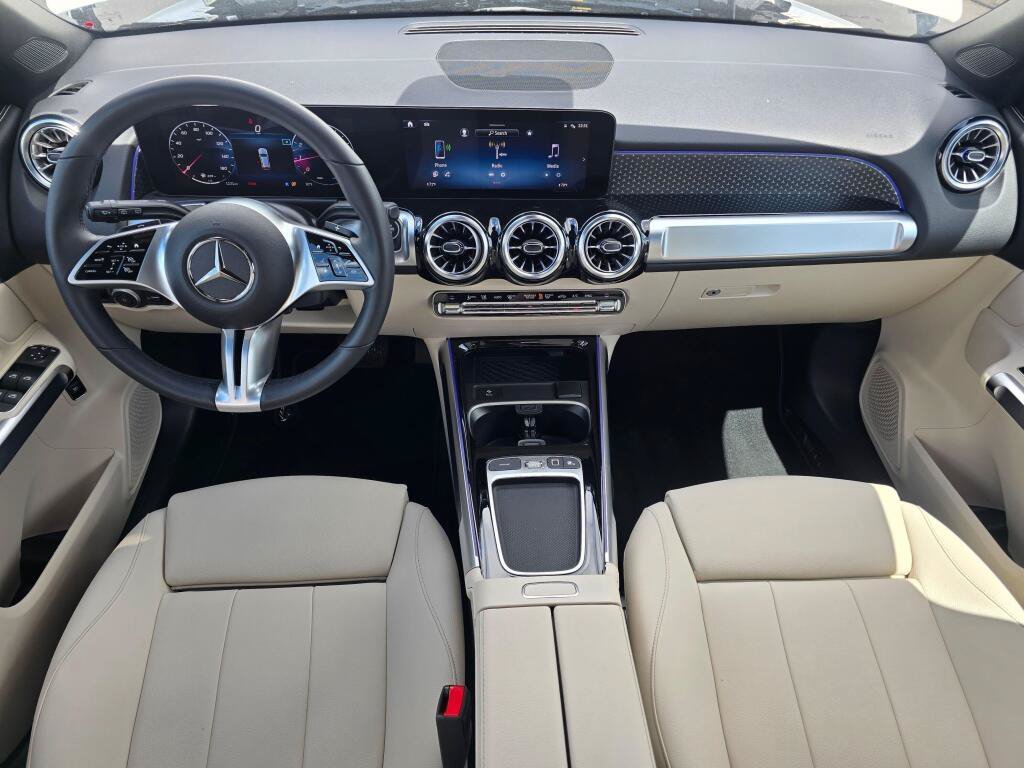 Used 2025 Mercedes-Benz GLB 250 4MATIC image 16