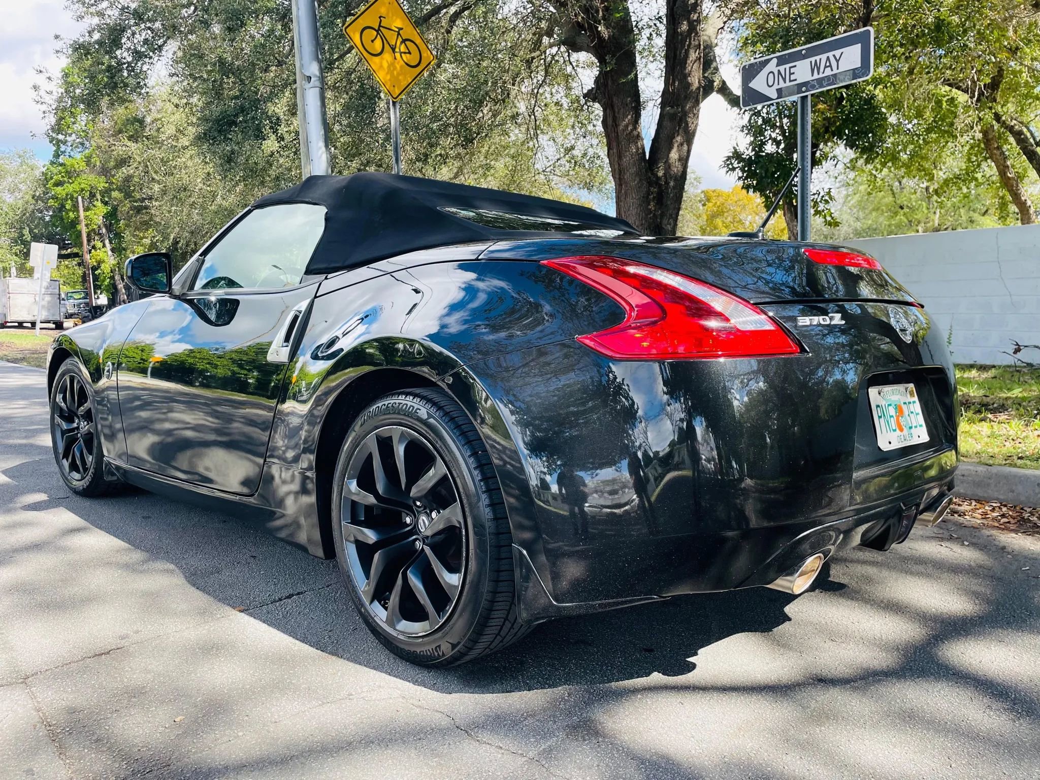 Used 2018 Nissan 370Z Touring image 3