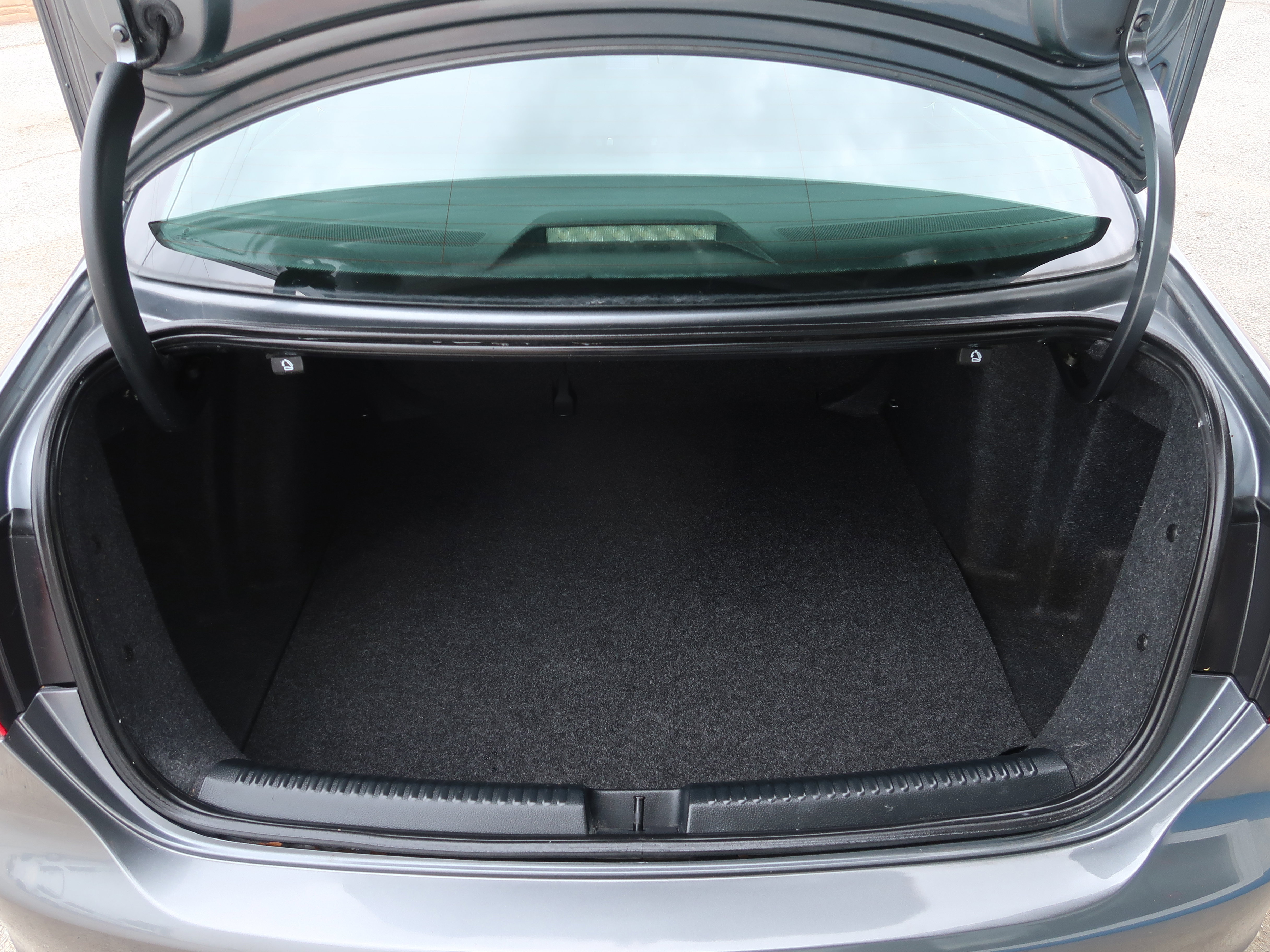 Used 2012 Volkswagen Jetta TDI FWD image 34