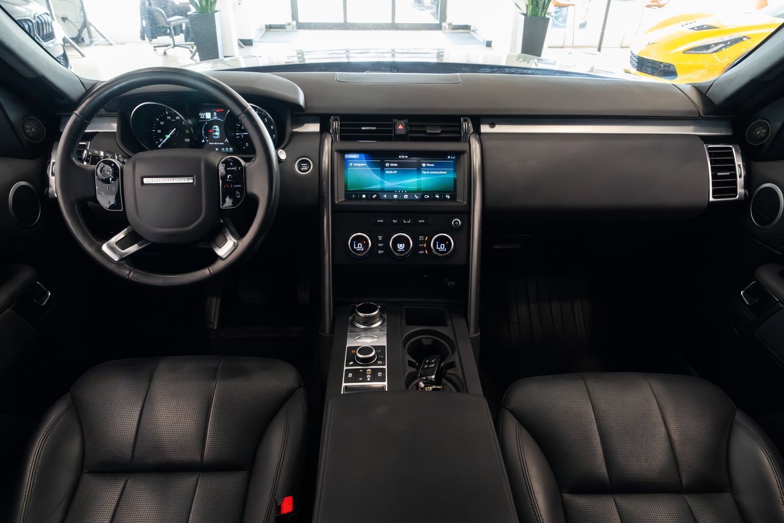 Used 2020 Land Rover Discovery Landmark AWD/4WD image 9