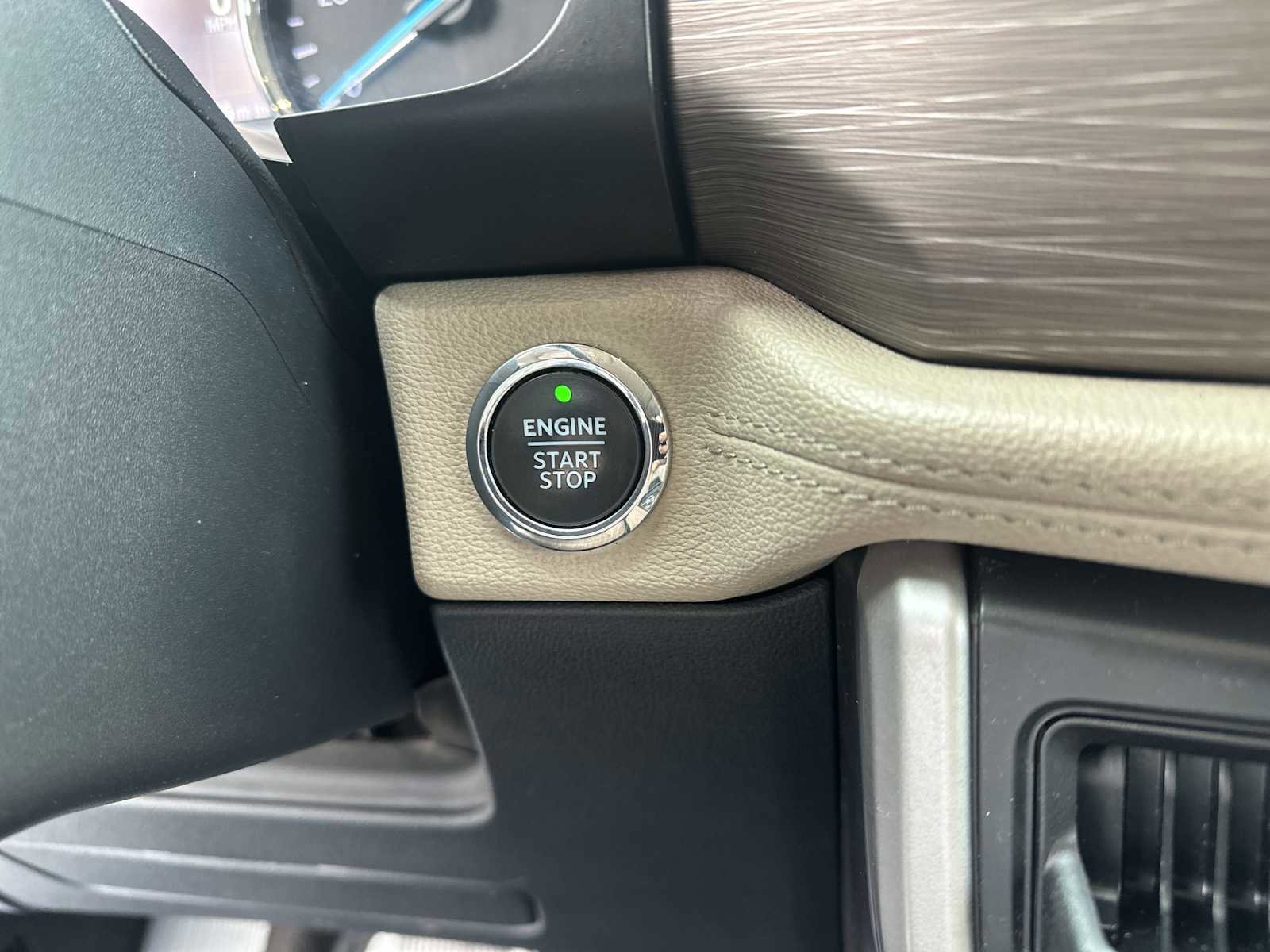 Used 2022 Ford Expedition Limited image 21