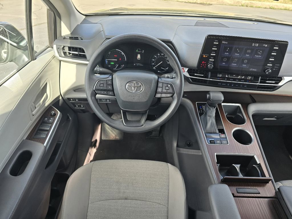 Used 2024 Toyota Sienna LE image 14