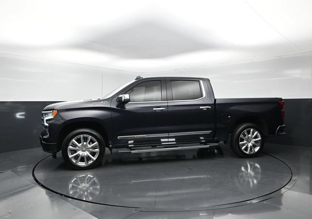 Used 2022 Chevrolet Silverado 1500 High Country w/ Technology Package AWD/4WD image 3