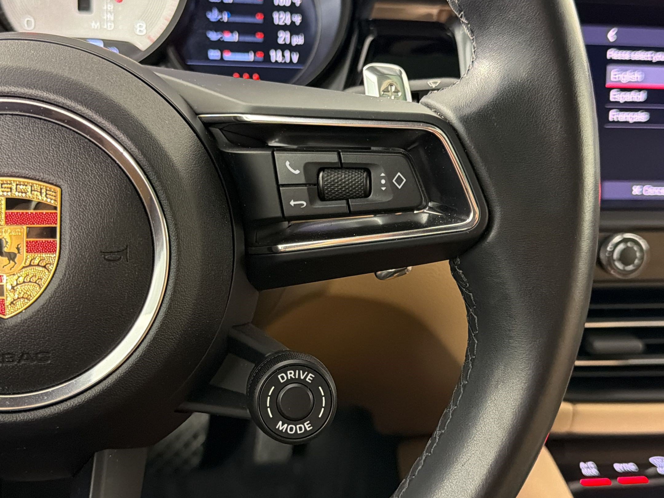 Certified 2024 Porsche Macan S AWD/4WD image 19