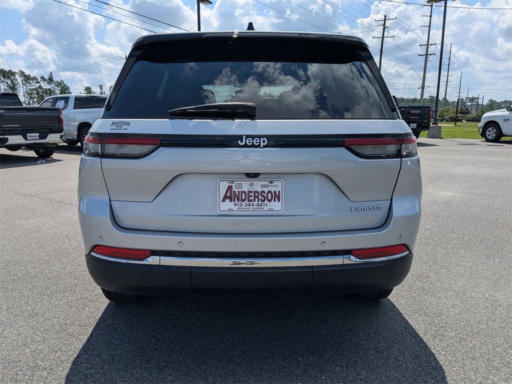 Used 2024 Jeep Grand Cherokee Limited image 5