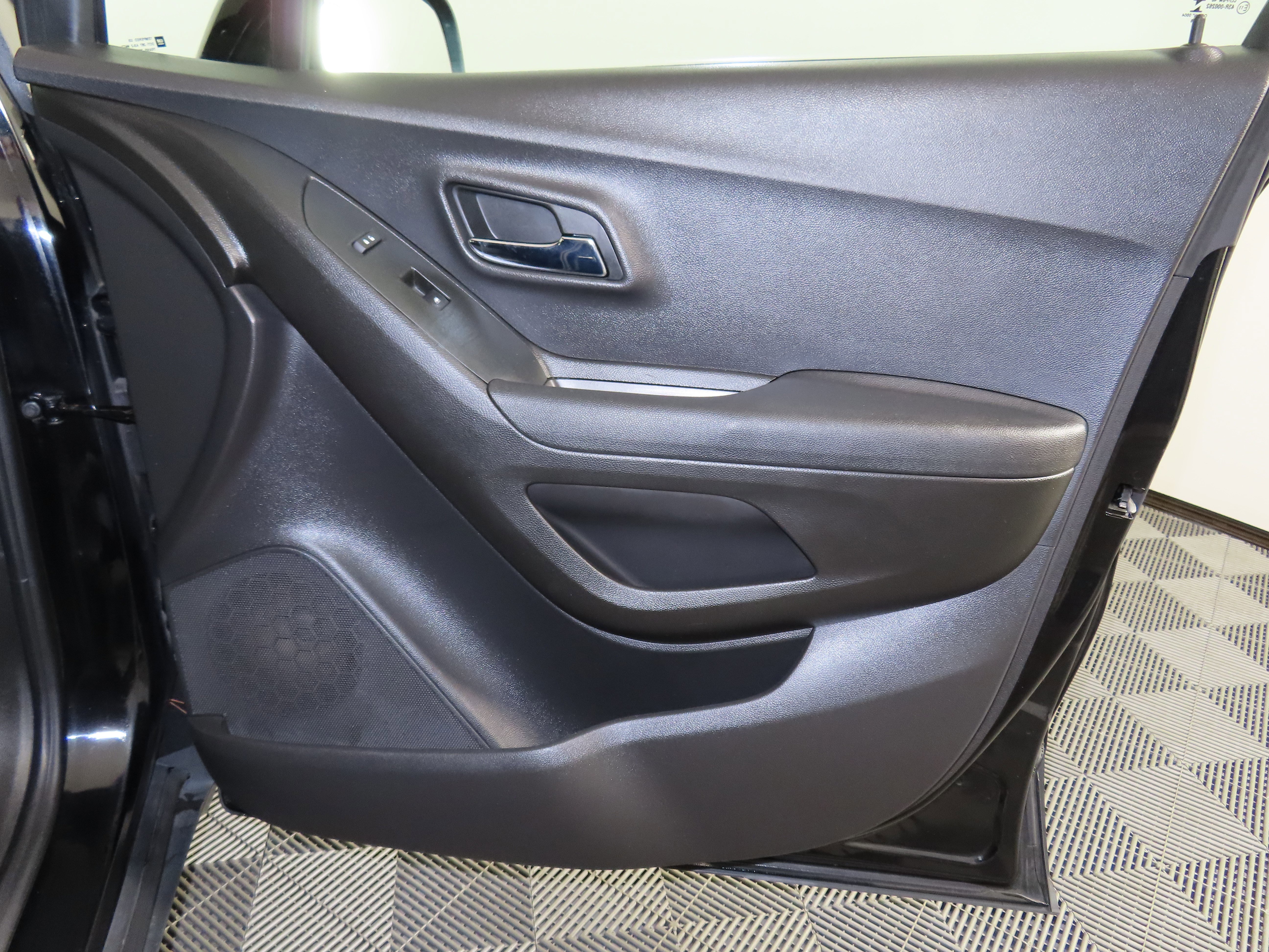 Used 2019 Chevrolet Trax LS image 26