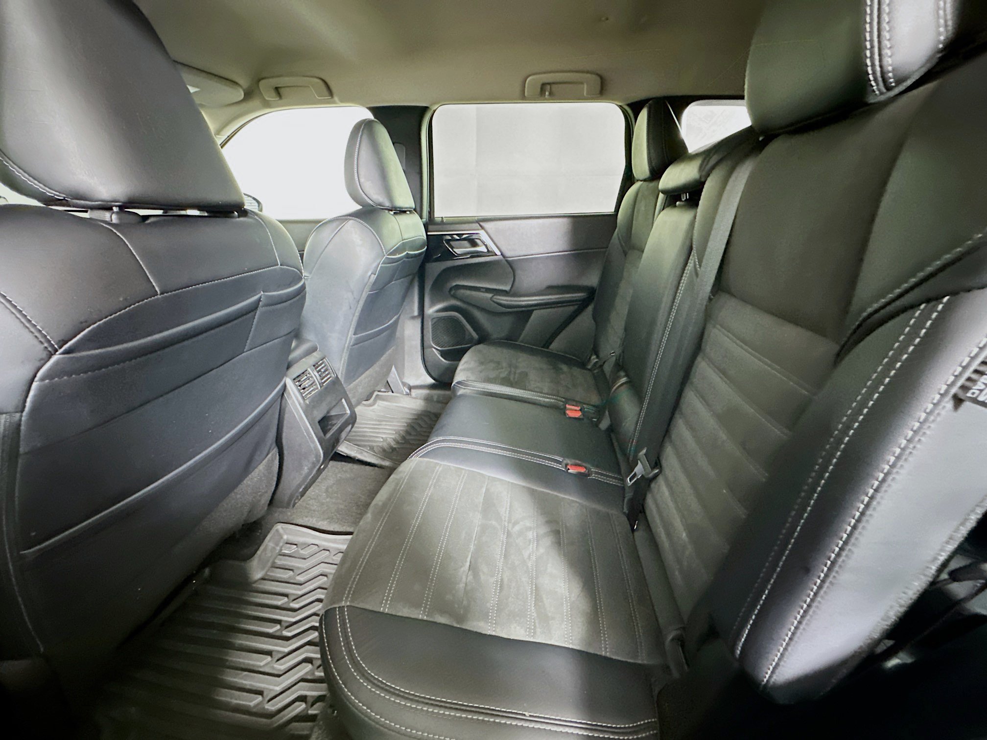 Used 2024 Mitsubishi Outlander SE AWD/4WD image 27