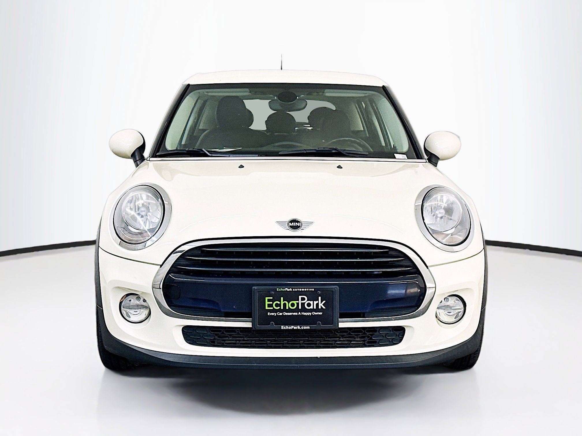 Used 2018 MINI Cooper 4-Door Hardtop image 2