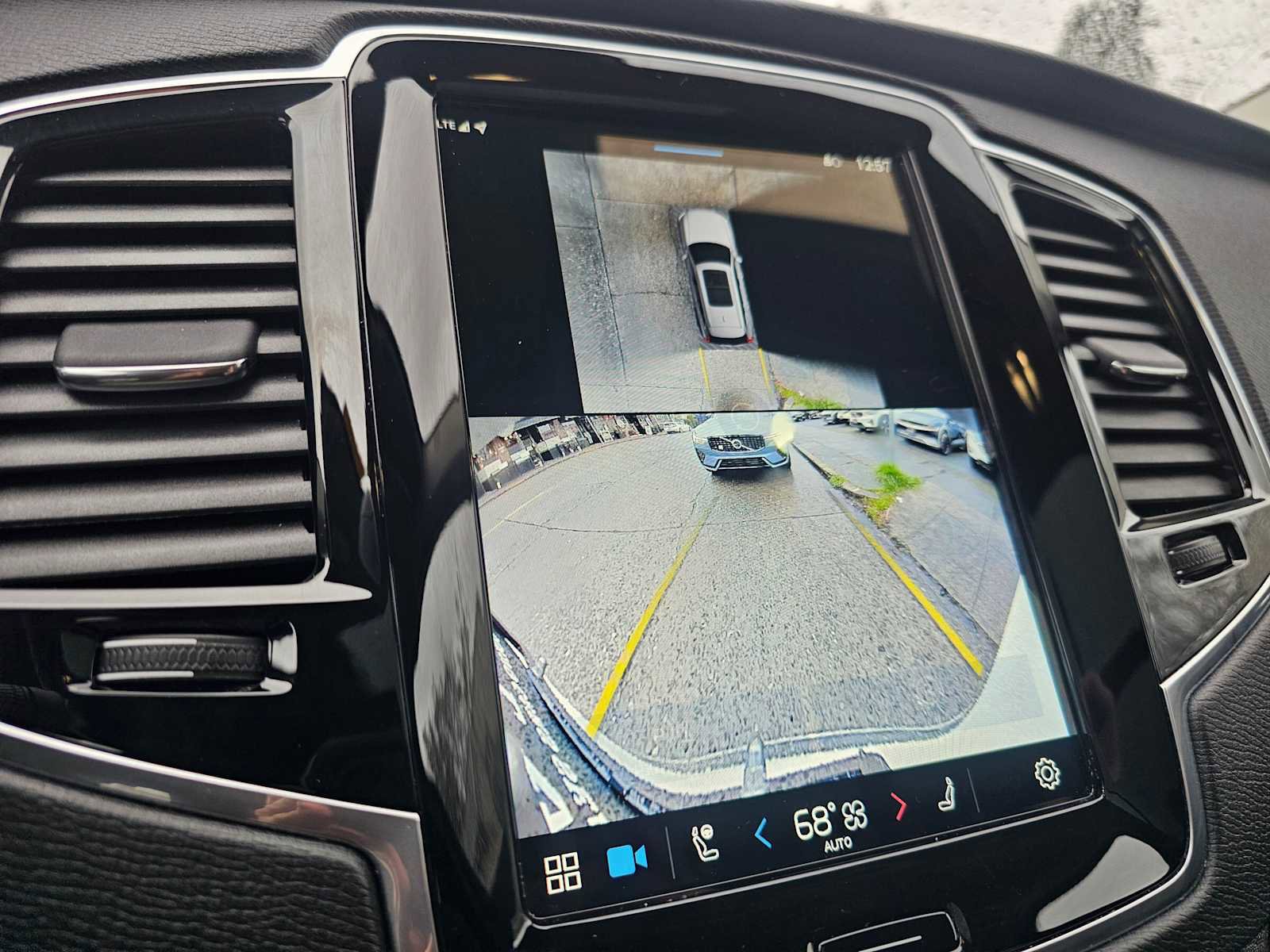 Certified 2025 Volvo XC90 T8 Plus w/ Protection Package Premier image 33