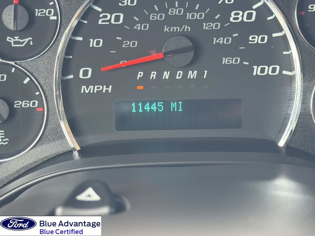 Used 2024 Chevrolet Express 2500 w/ Driver Convenience Package RWD image 2