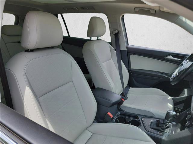 Used 2018 Volkswagen Tiguan SE w/ Panoramic Sunroof Package FWD image 15