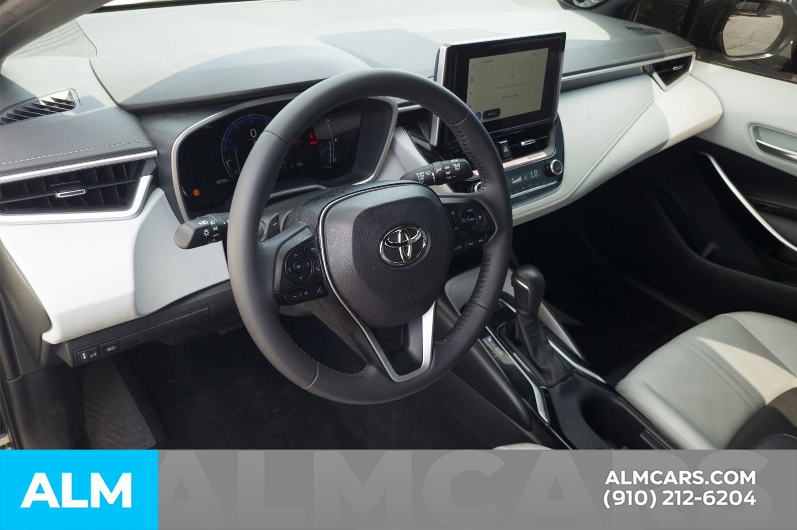 Used 2025 Toyota Corolla XSE FWD image 15