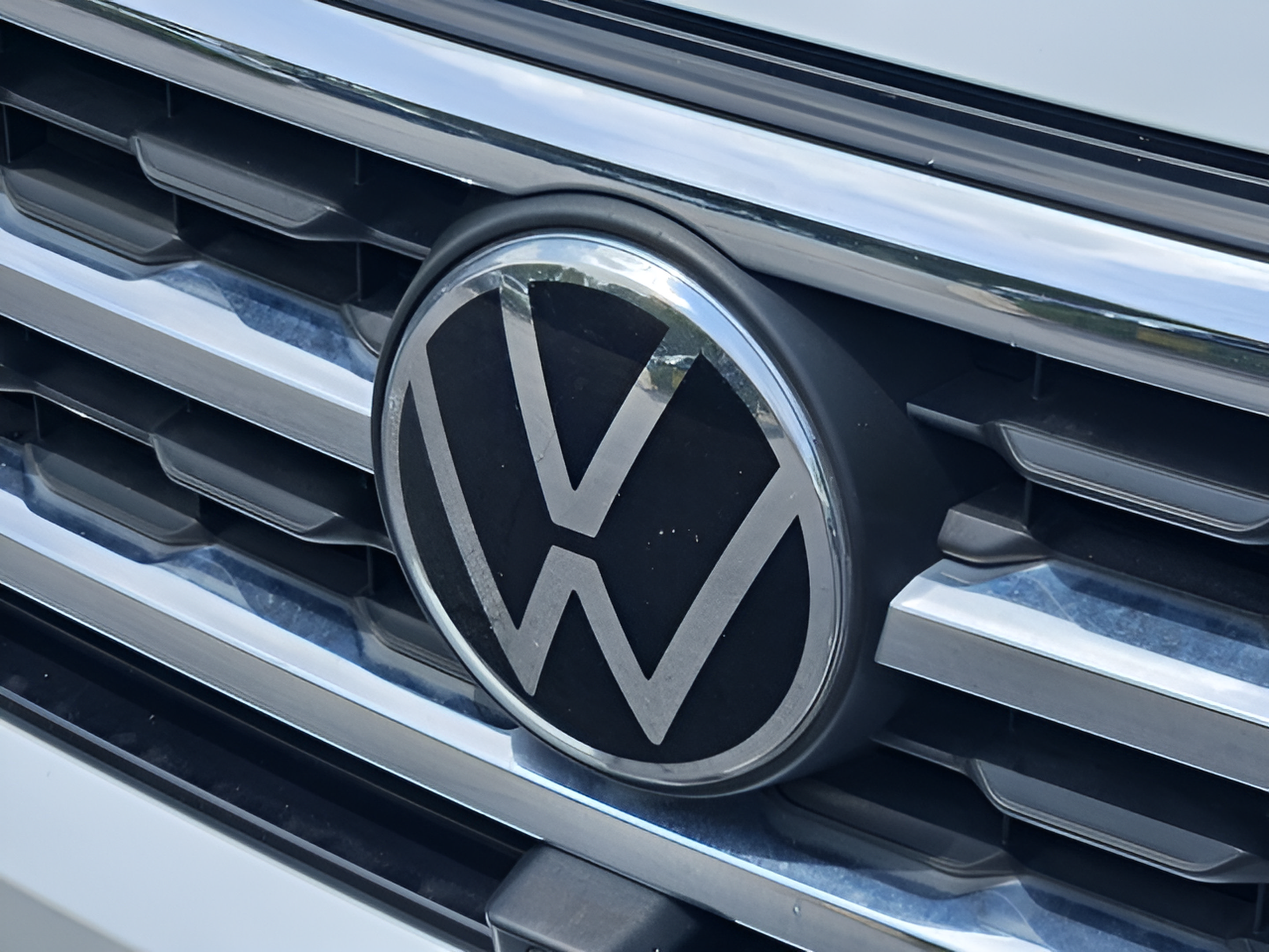 Certified 2022 Volkswagen Atlas Cross Sport SEL Premium R-Line AWD/4WD image 35