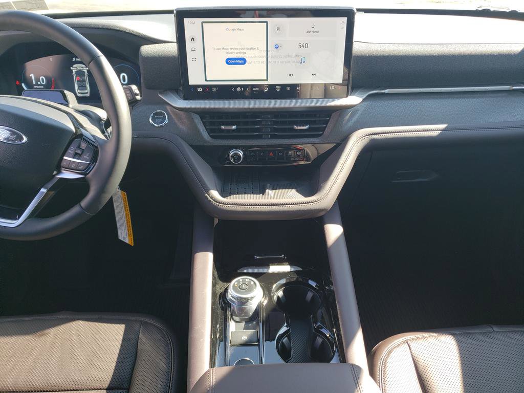 Used 2025 Ford Explorer Platinum image 2