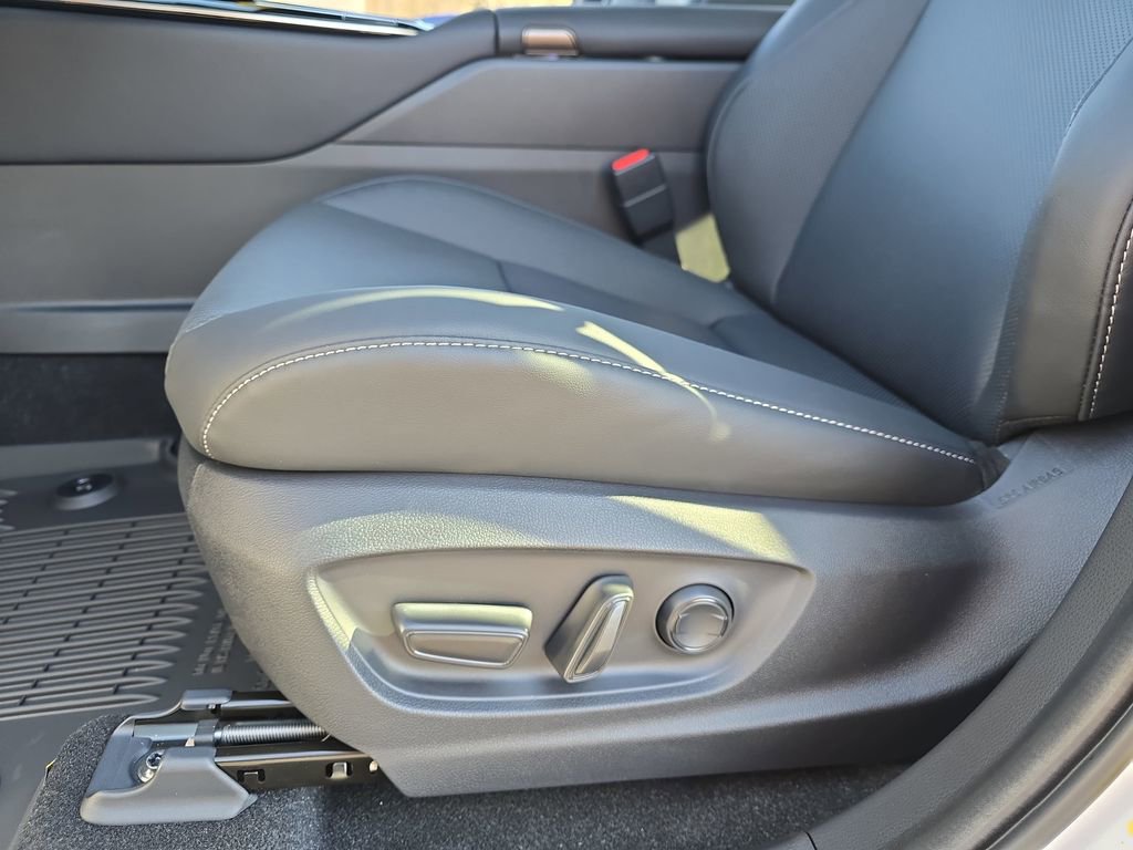 Used 2026 Toyota Crown Platinum image 32