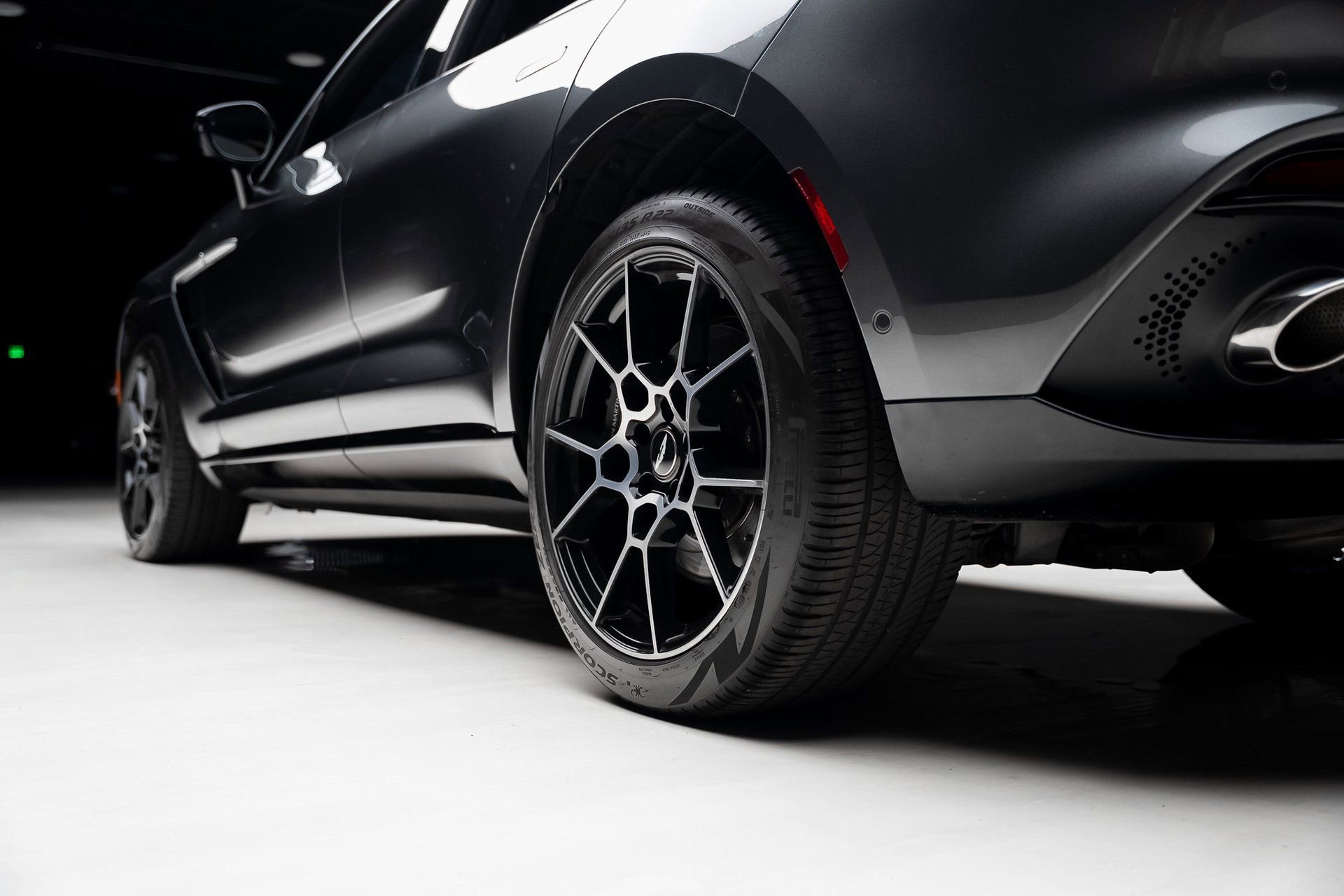 Used 2021 Aston Martin DBX image 75