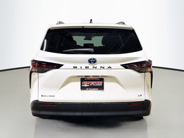 Used 2025 Toyota Sienna LE image 8