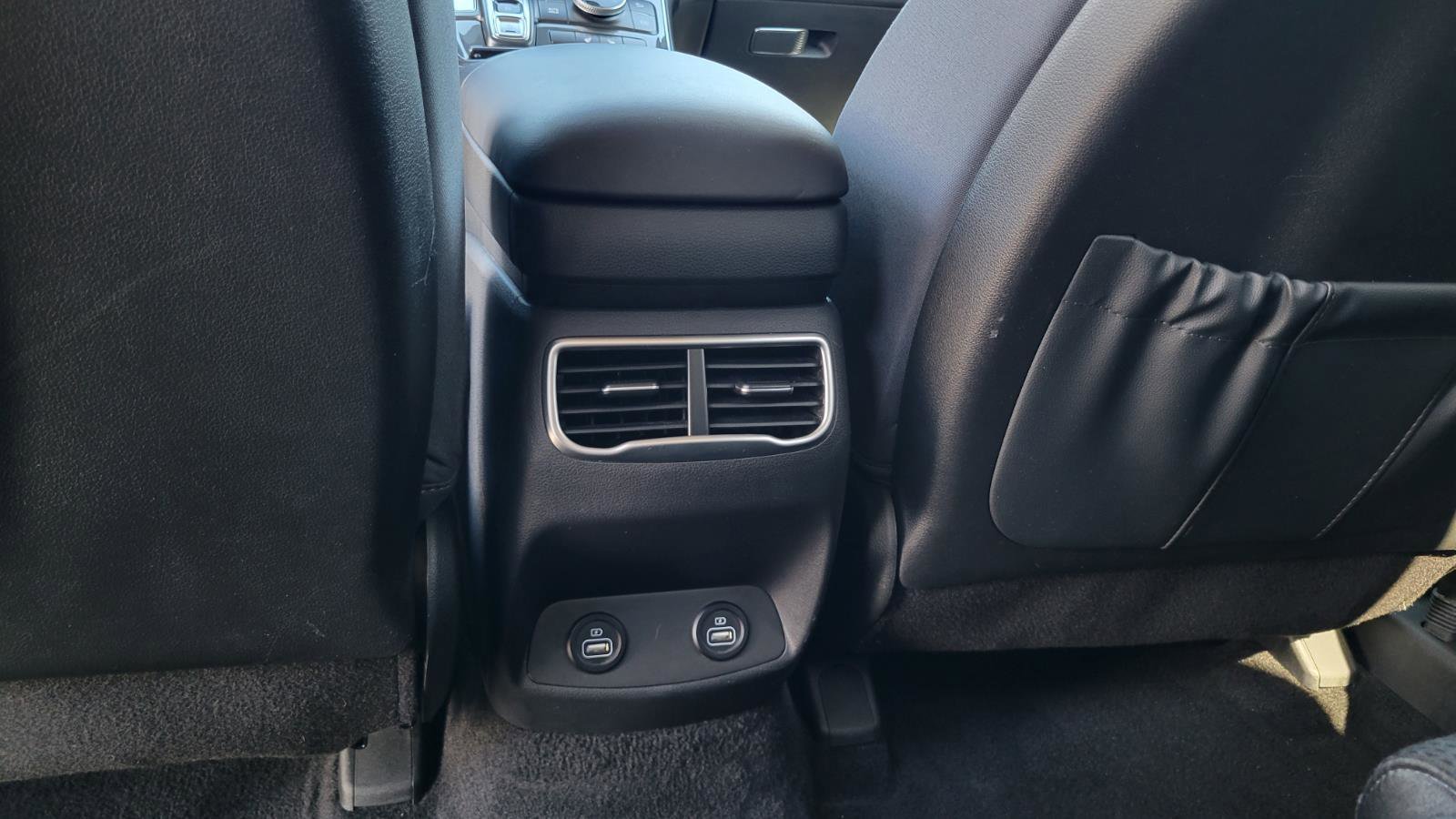 Used 2023 Hyundai Santa Fe SEL w/ Winter Weather Package image 33