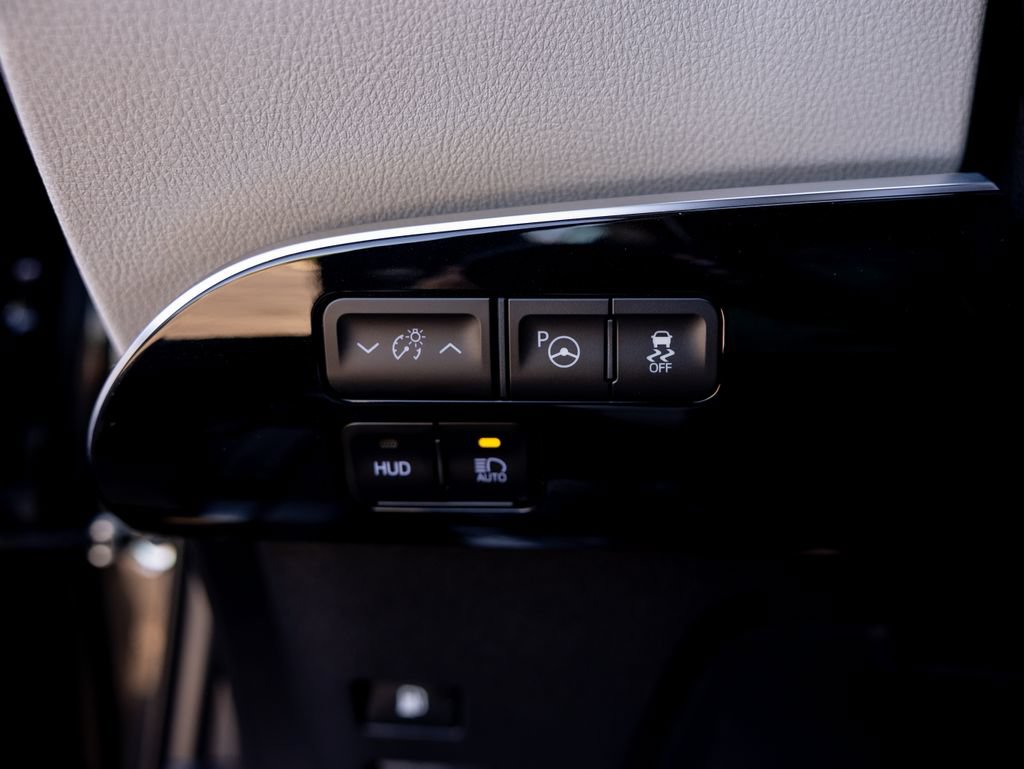 Used 2020 Toyota Prius Limited w/ Premium Convenience Package FWD image 26
